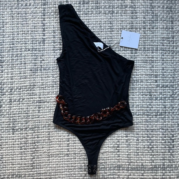 NWT L'Academie Black One Shoulder Belted Bodysuit Size Medium - Picture 3 of 5